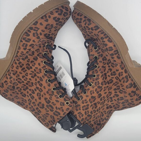 Leopard Women's Lug Boot 7 NWT - Picture 5 of 9